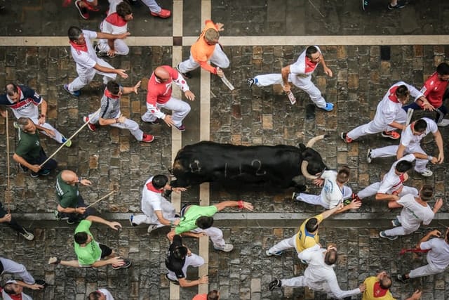 Top 10 toeristische attracties in Spanje 2 running of the bulls toeristische attracties in Spanje